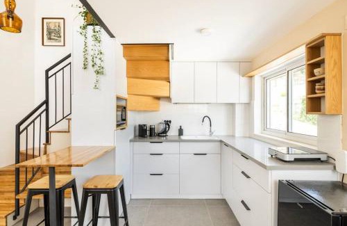 Kinneret Apartment | Earth & Heavens