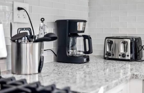 Candler-McAfee House | East ATL Retreat – 2 Homes, Sleeps 16 & Pets Welcome