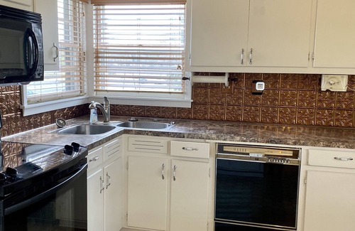 Owensboro House | East Side Large Home with Garage, Close to Everything~