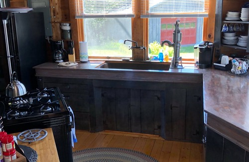 Corea Cottage | Easterly I a rustic private secluded seaside cottage in the village of Corea