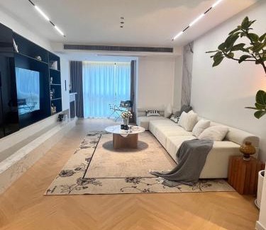 Shanghai Apartment | Eastern Hub - Bund Branch Designer Open Kitchen Super Large Sofa Deluxe Three Room