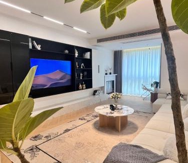Shanghai Apartment | Eastern Hub - Bund Branch Designer Open Kitchen Super Large Sofa Deluxe Three Room