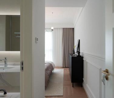 Shanghai Apartment | Eastern Hub - Bund Branch French Chic 3-Bedroom near Xintiandi Haiyue Garden