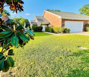 Hammond Apartment | Eastgate 11A .