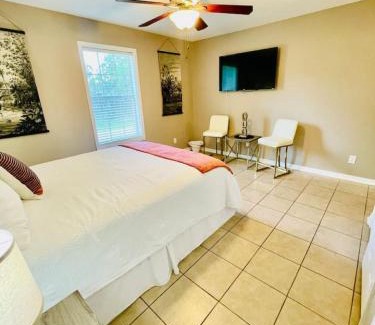 Hammond Apartment | Eastgate 11A .