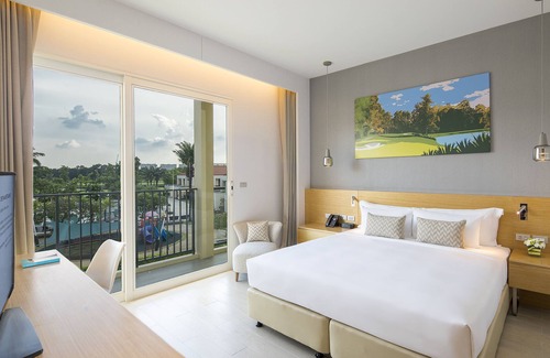 Racha Thewa Hotel | Eastin Thana City Golf Resort Bangkok