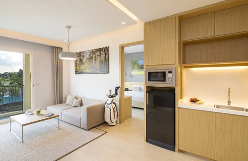 Racha Thewa Hotel | Eastin Thana City Golf Resort Bangkok
