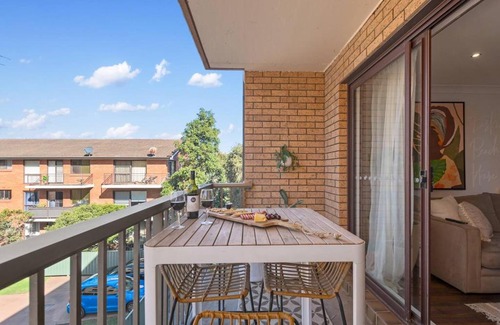 Wollongong CBD Apartment | Easton's Escape, Light-filled & Centrally Located