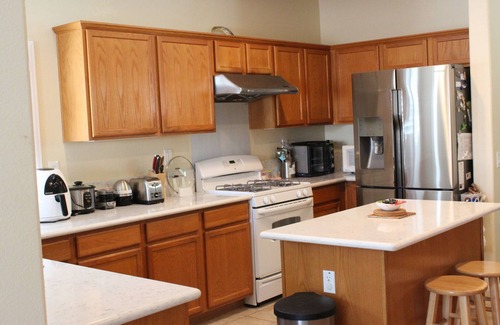 Eastvale House | Eastvale/Ontario Cozy Peaceful Suburban House/说中文