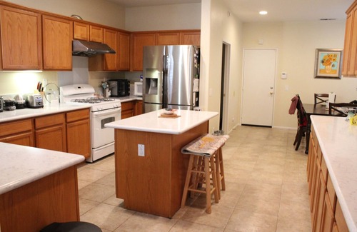 Eastvale House | Eastvale/Ontario Cozy Peaceful Suburban House/说中文