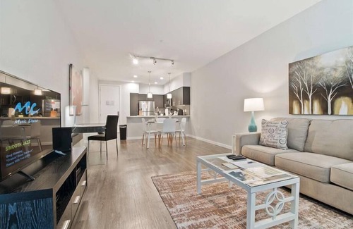 Menlo Park Apartment | Easy Access to Transit, Shops & Dining! In-unit Laundry & Kitchen