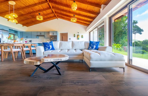 Ciudad Cortes House | Easy access with unparalleled views in Ojochal. Minutes to restaurants and beaches