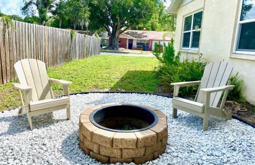 Park Lake Estates House | Easy BNB Close to Beaches, Billiard,Ping-Pong Table, Lanai, Fire Pit, BBQ, Patio, Back Yard