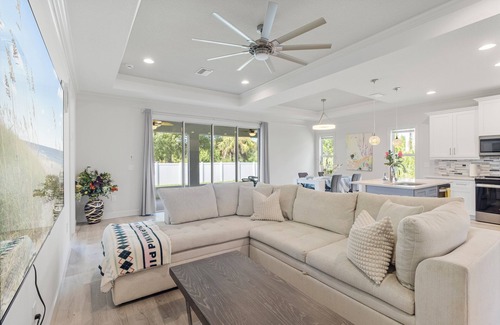 North Port House | "Easy Escape" to Mineral Spring Florida 3 bedroom 2 bath sleeps 8 people