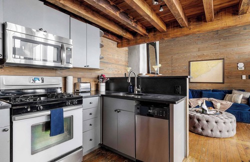 Cannonborough Elliotborough House | Ebony & Ivory | Lofted Charm with Fireplace!