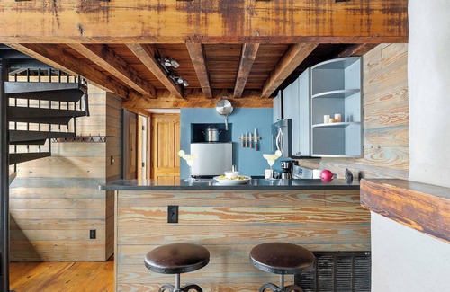 Cannonborough Elliotborough House | Ebony & Ivory | Lofted Charm with Fireplace!