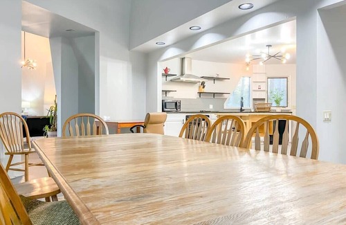 Normal House | Eccentric Geodesic Dome-Home Near Downtown Hville