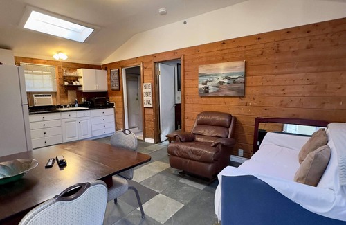Mesa Verde Apartment | Echo Cabin Retreat Costa Mesa, Newport, Cabin Feel