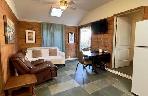 Mesa Verde Apartment | Echo Cabin Retreat Costa Mesa, Newport, Cabin Feel