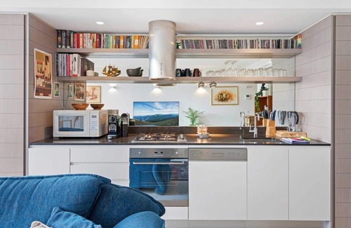 Abbotsford Apartment | Eclectic 1-Bed Apartment with Pool and Gym