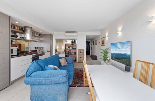 Abbotsford Apartment | Eclectic 1-Bed Apartment with Pool and Gym