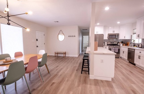 Camelback East House | 🌵 Eclectic 5BR Uptown Retreat 🌵 Pool ⭐ Giant Chess ⭐ Office ⭐ BBQ ⭐ Fire Pit ⭐