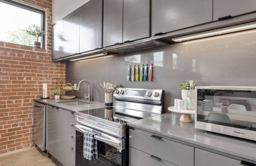 Downtown Apartment | Eclectic Downtown Vibes + Fire Pit & Game Room