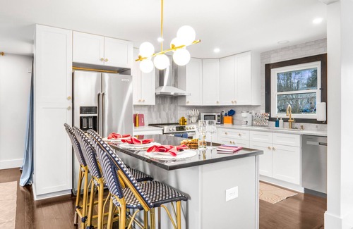 Toddville Road House | Eclectic Escape: 3bd - Backyard - 10min to Airport