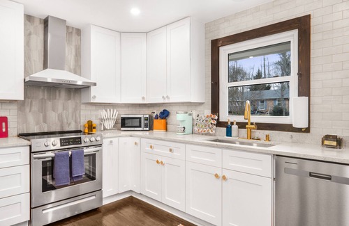 Toddville Road House | Eclectic Escape: 3bd - Backyard - 10min to Airport