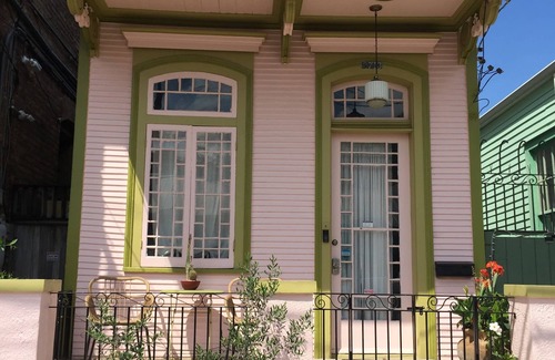 Bywater Apartment | Eclectic Marigny Home ~ Close To Galleries, Bars, Coffee Shops And Restaurants