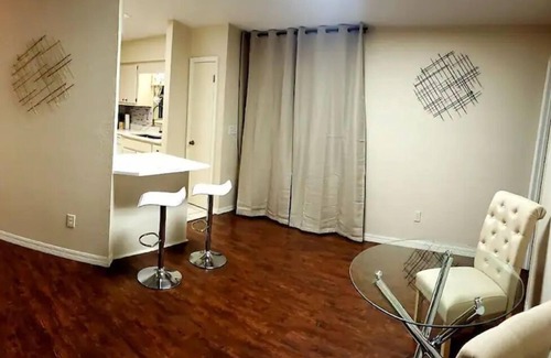 Candler House | Eclectic Ranch Style Home - Sleeps 12