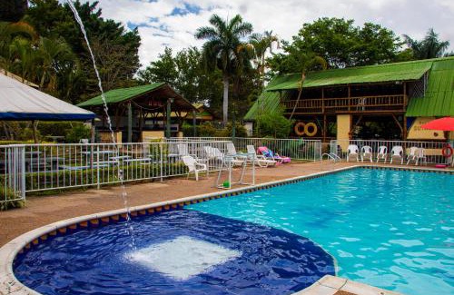 Chinauta Hotel | ECO HOTEL BOUTIQUE en Ecoparque Chinauta, PISCINA, GRANJA, JUEGOS