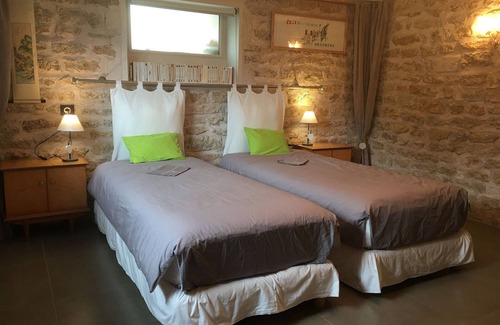 Sancy Bed & Breakfast | Ecogite with Terrace and Private Garden for Families