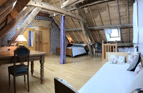 Saint Usuge Bed & Breakfast | Ecolieu Le Chant du Temps Chambre D'hôtes Piscine Naturelle, Sauna Table D'hôtes