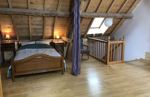 Saint Usuge Bed & Breakfast | Ecolieu Le Chant du Temps Chambre D'hôtes Piscine Naturelle, Sauna Table D'hôtes