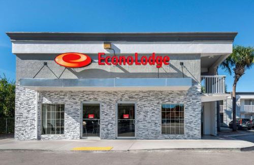 Tampa Cabin | Econo Lodge Airport - RJ Stadium