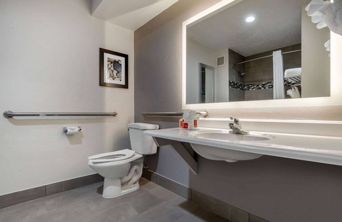 Red Hill Hotel | Econo Lodge at the University