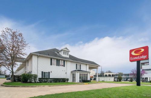 Branson Theater District Cabin | Econo Lodge Branson Theater District