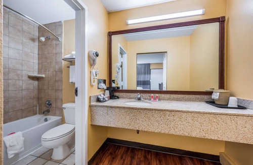 Columbus Hotel | Econo Lodge Columbus near Airport