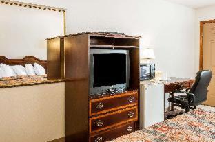 Eagle Nest Cabin | Econo Lodge Eagle Nest