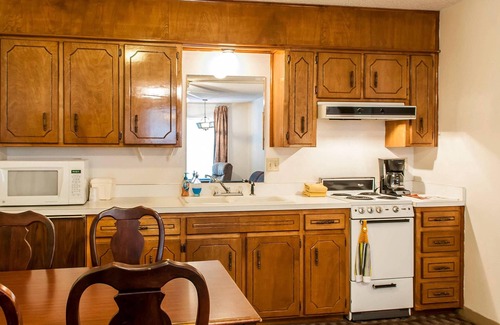 Eagle Nest Hotel | Econo Lodge Eagle Nest