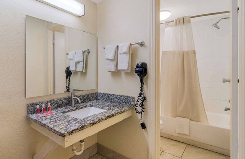 Goldsboro Hotel | Econo Lodge Goldsboro Hwy 70