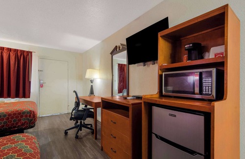Goldsboro Hotel | Econo Lodge Goldsboro Hwy 70