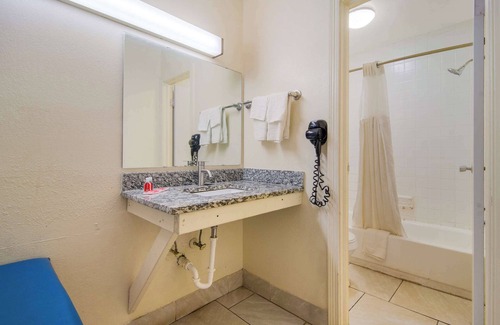 Goldsboro Hotel | Econo Lodge Goldsboro Hwy 70