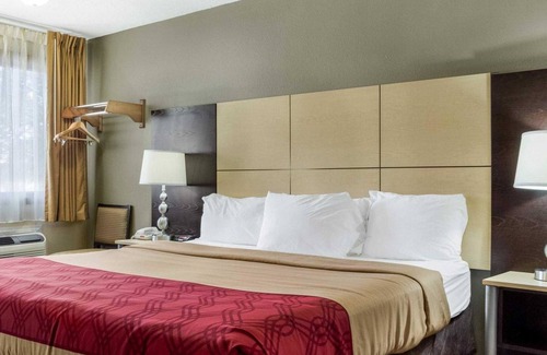 Grand Forks Hotel | Econo Lodge Grand Forks