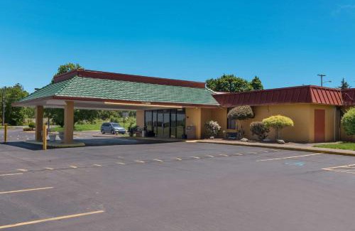 High Point Hotel | Econo Lodge High Point - Archdale