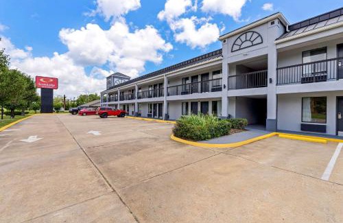 St. Martin Hotel | Econo Lodge Inn & Suites Ocean Springs - Biloxi