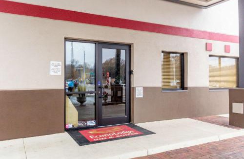 Mission Hotel | Econo Lodge Inn & Suites I-35 at Shawnee Mission