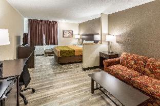 Newton Hotel | Econo Lodge Inn & Suites Newton