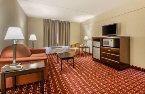 Triadelphia Hotel | Econo Lodge Inn & Suites Triadelphia - Wheeling